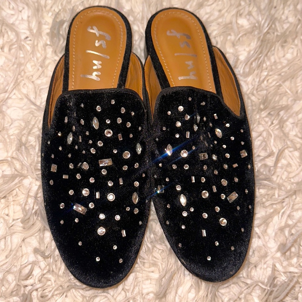 Perfect condition- Sparkly black Tuckernuck flats